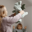 Teddykompaniet Dino med vinger bamse, grøn - 35cm. Super blød krammebamse i fantastisk kvalitet. Alt i tøjdyr fra Teddykompaniet. Lev. 1-3 hverdg. Fri fragt fra 499,-